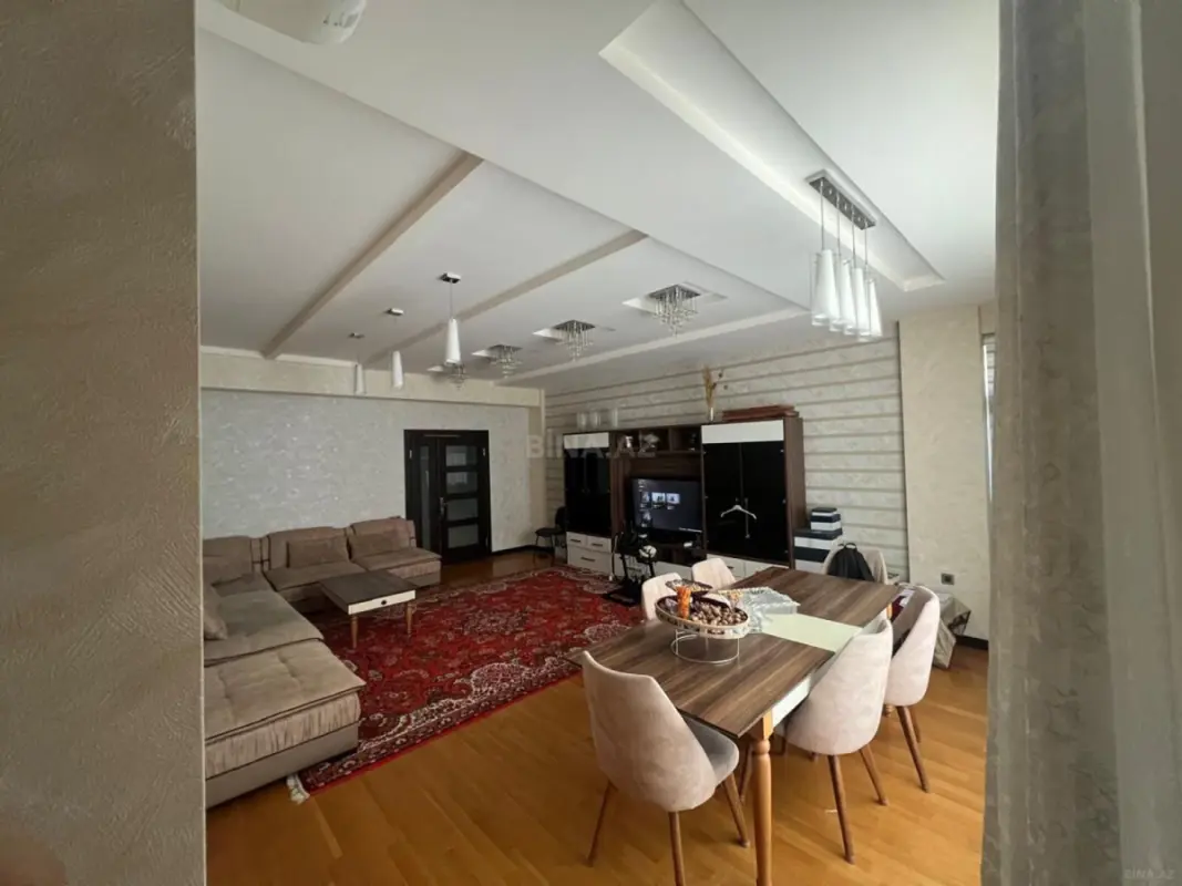 Satılır 3 otaqlı mənzil 136 m²
