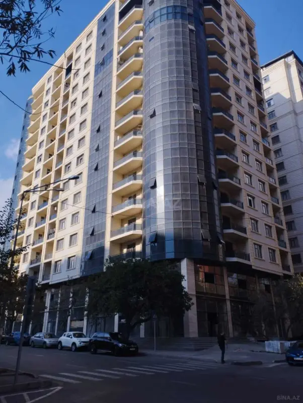 Satılır 4 otaqlı mənzil 146 m²