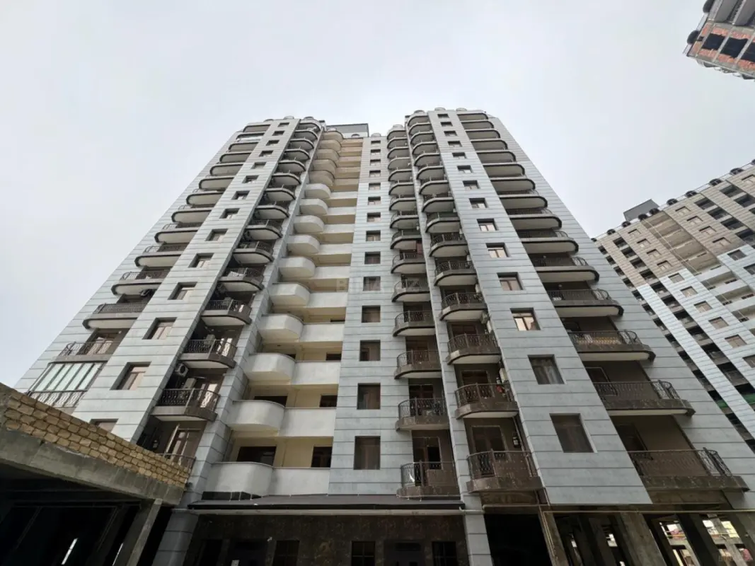 Satılır 2 otaqlı mənzil 99 m²