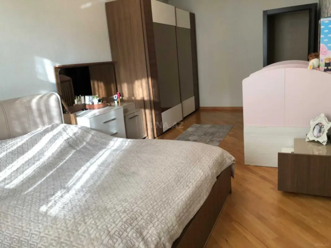 Kirayə verilir 3 otaqlı mənzil 134 m²