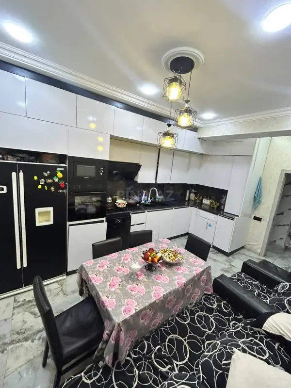 Satılır 4 otaqlı mənzil 122 m²