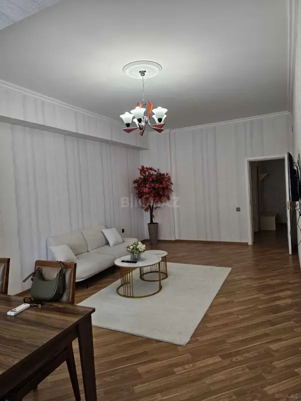 Kirayə verilir 2 otaqlı mənzil 115 m²