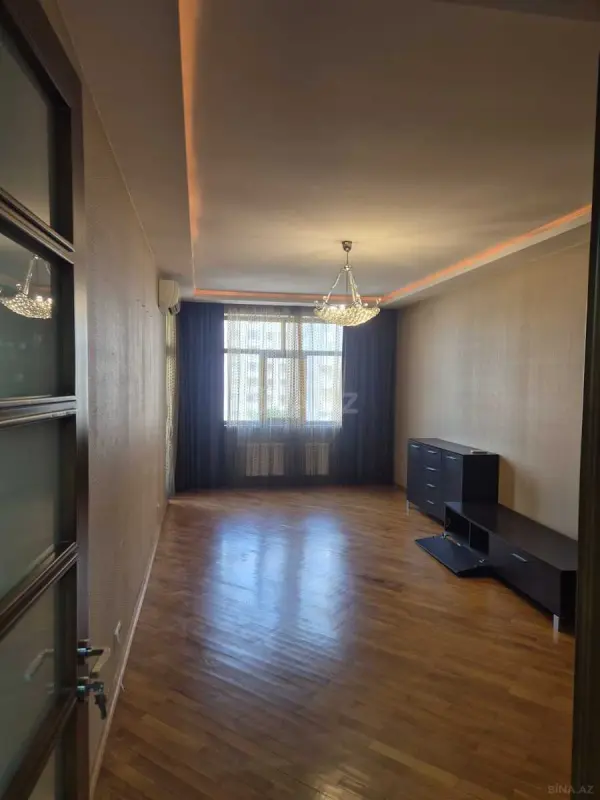 Satılır 3 otaqlı mənzil 105 m²