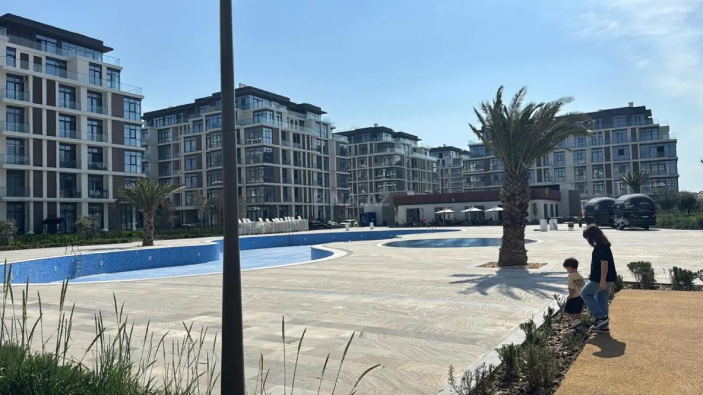 Satılır 2 otaqlı mənzil 102 m²