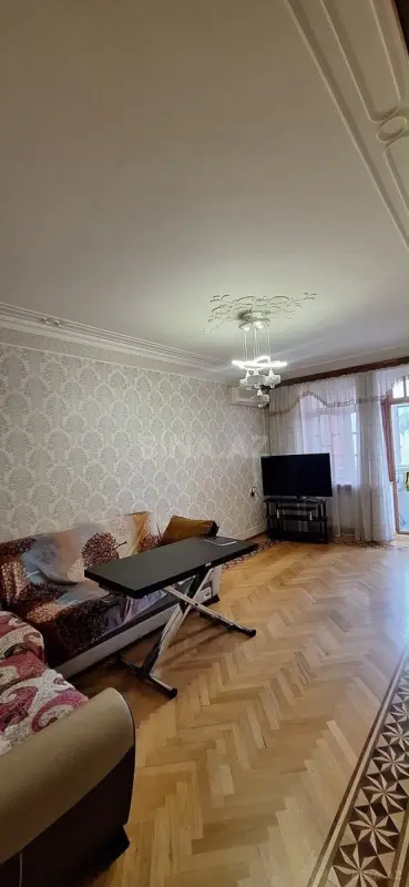 Satılır 4 otaqlı mənzil 105 m²