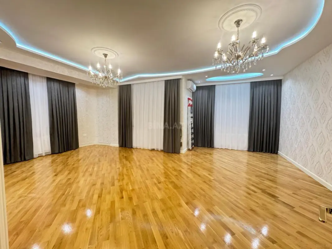 Satılır 4 otaqlı mənzil 155 m²