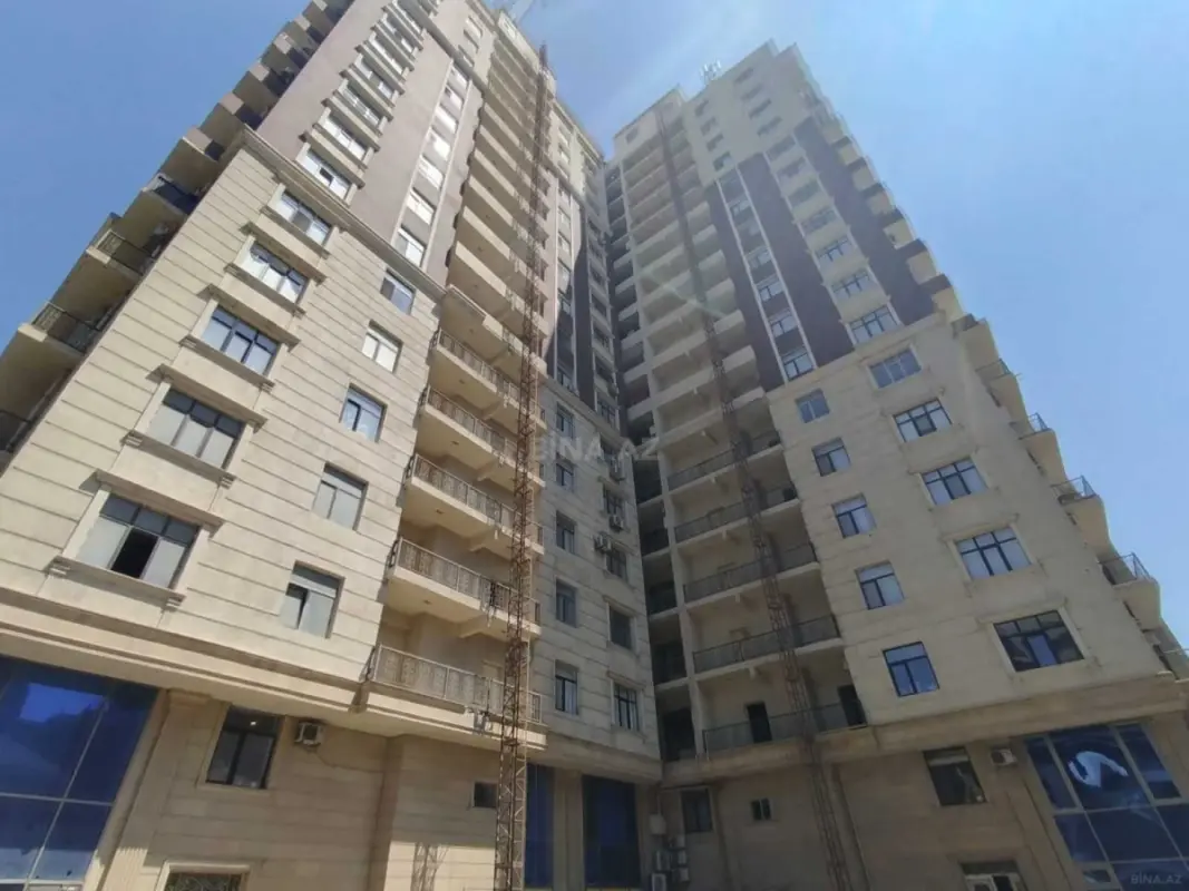 Satılır 4 otaqlı mənzil 180 m²