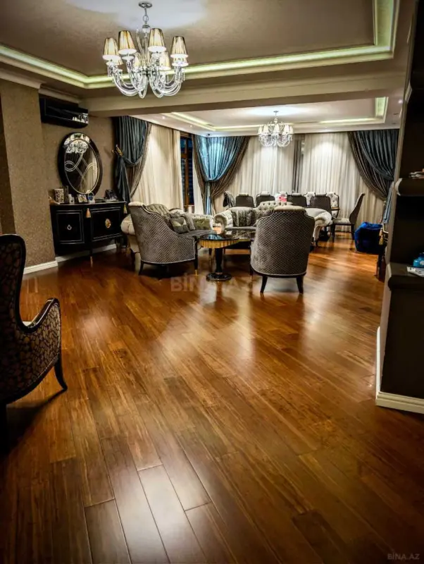 Satılır 5 otaqlı mənzil 300 m²