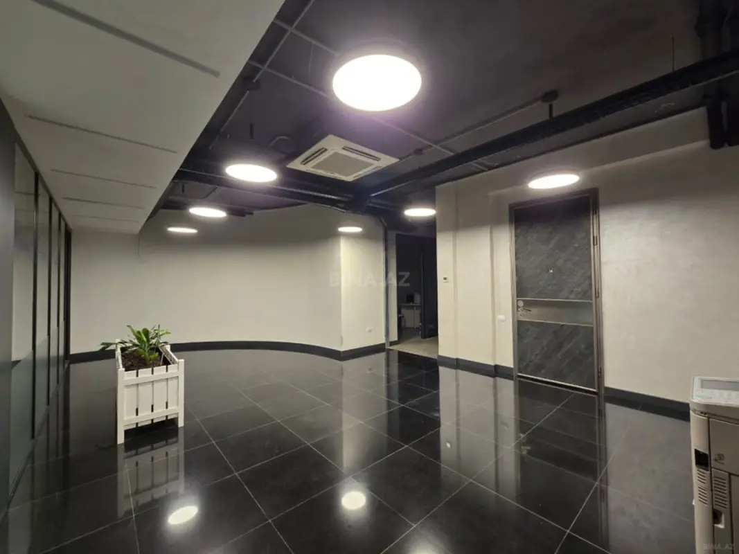 Kirayə verilir 8 otaqlı ofis 380 m²