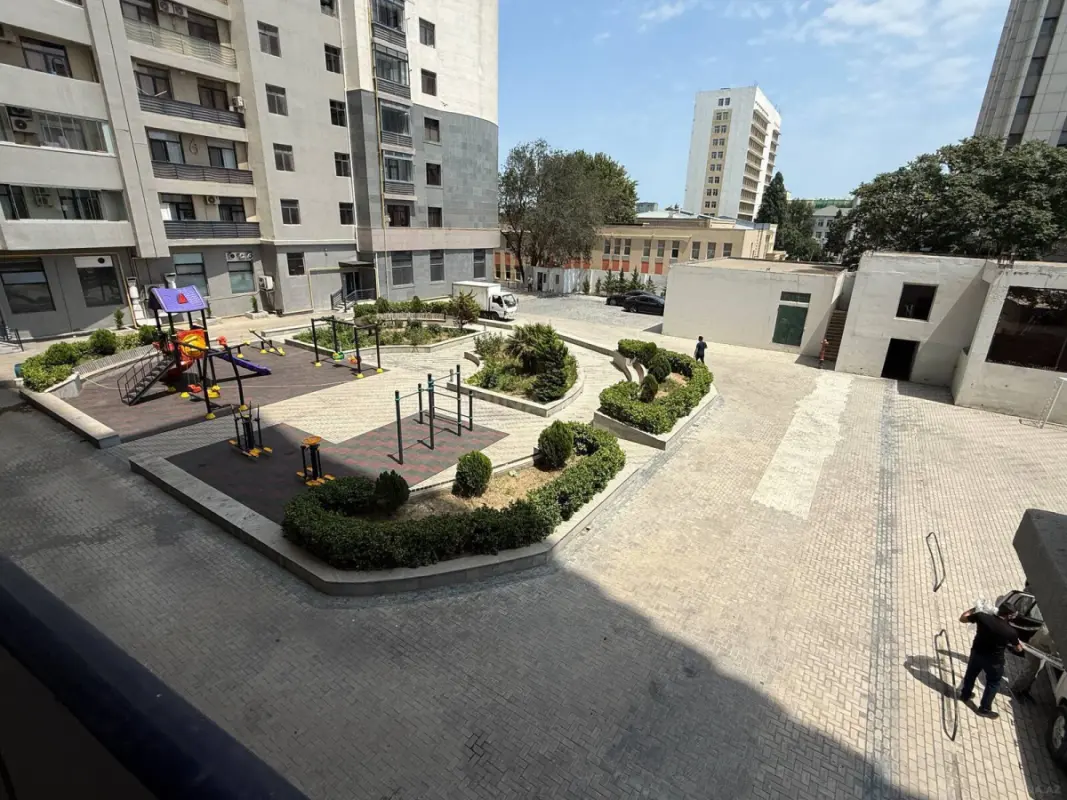 Kirayə verilir 4 otaqlı mənzil 155 m²