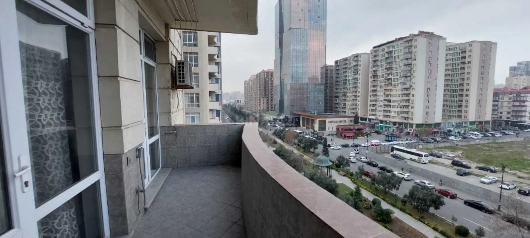 Kirayə verilir 3 otaqlı mənzil 130 m²