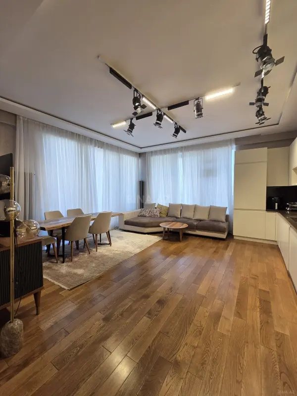 Satılır 4 otaqlı mənzil 160 m²