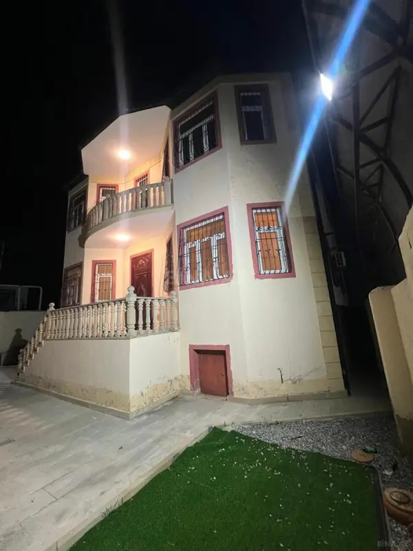 Satılır 7 otaqlı həyət evi 210 m²