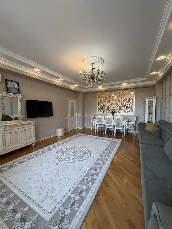 Satılır 4 otaqlı mənzil 127 m²