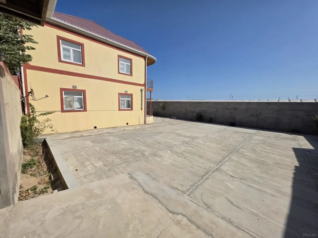 Satılır 5 otaqlı həyət evi 200 m²