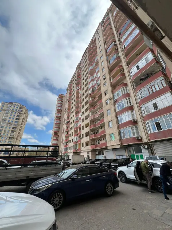 Satılır 4 otaqlı mənzil 155 m²