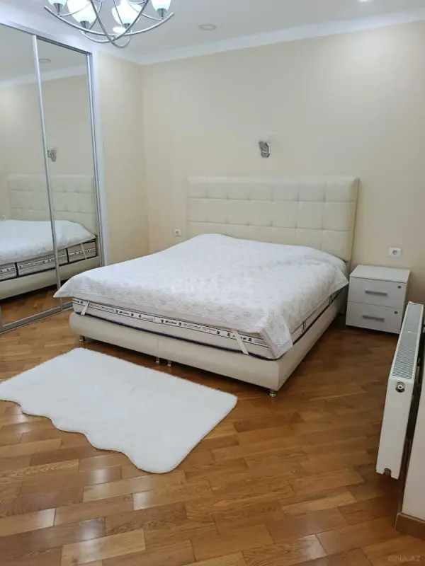Kirayə verilir 3 otaqlı mənzil 130 m²
