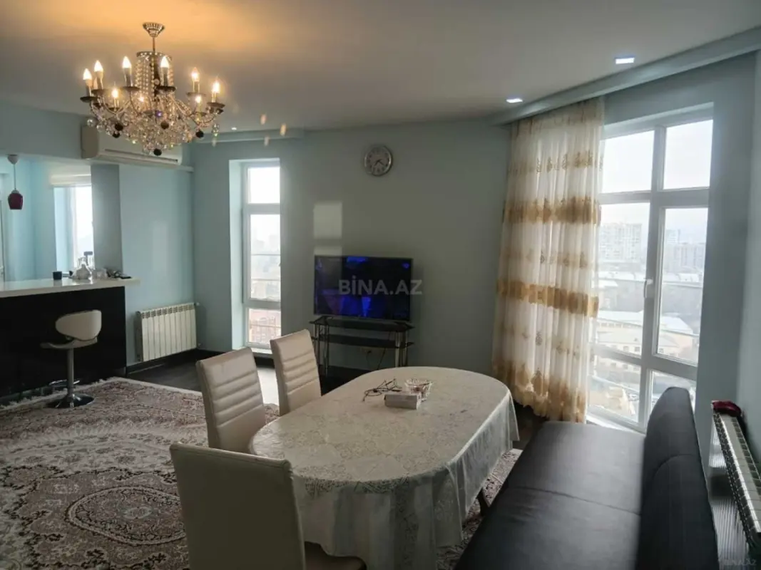 Satılır 4 otaqlı mənzil 151 m²