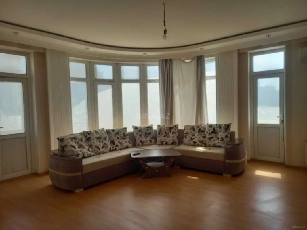 Satılır 3 otaqlı mənzil 144 m²