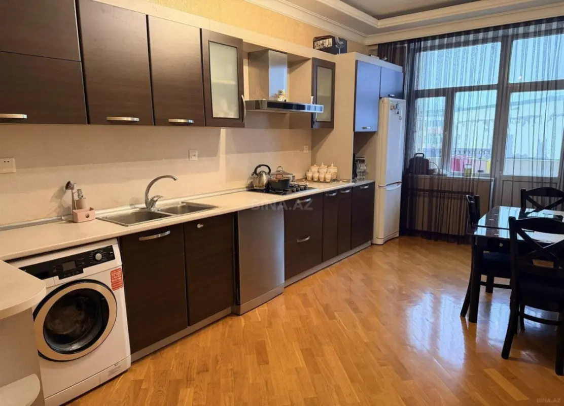 Satılır 2 otaqlı mənzil 110 m²