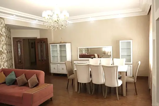 Kirayə verilir 3 otaqlı mənzil 150 m² — Bakı 3 otaq 150.00 m²
