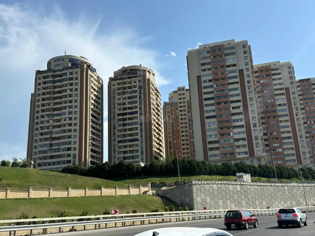 Satılır 3 otaqlı mənzil 110 m²