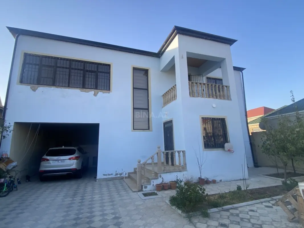 Satılır 8 otaqlı həyət evi 240 m²