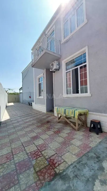 Satılır 4 otaqlı həyət evi 140 m²