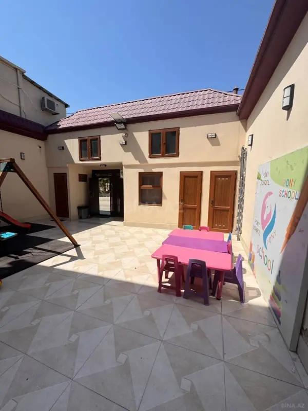 Satılır 9 otaqlı həyət evi 240 m²