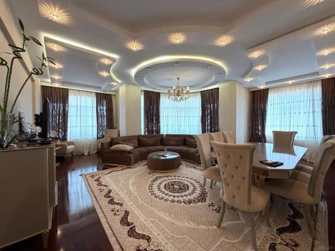 Satılır 4 otaqlı mənzil 220 m²