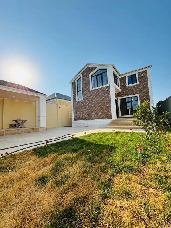 Satılır 5 otaqlı həyət evi 200 m²