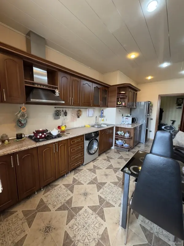 Satılır 3 otaqlı mənzil 132 m²