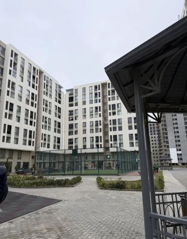 Satılır 4 otaqlı mənzil 146 m²