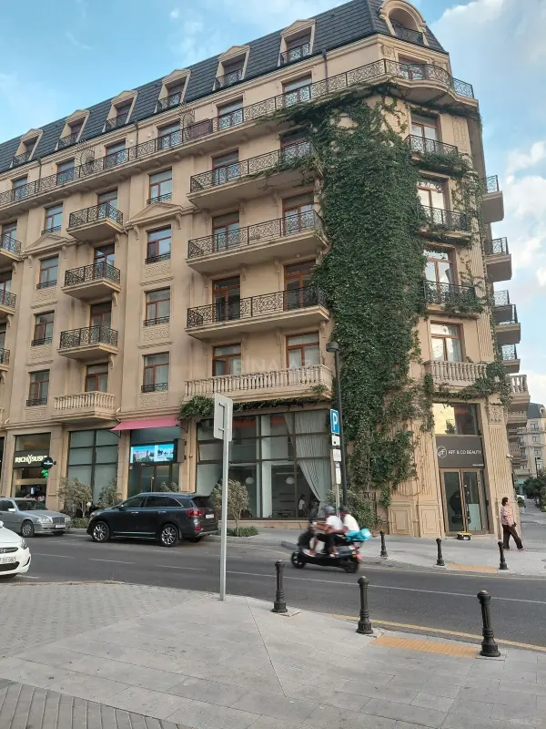 Satılır 3 otaqlı mənzil 136 m²