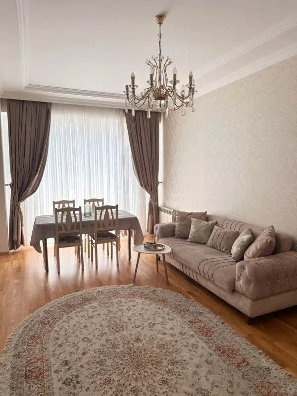 Kirayə verilir 2 otaqlı mənzil 80 m²