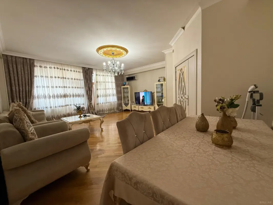 Satılır 3 otaqlı mənzil 135 m²