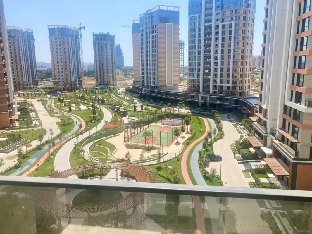 Satılır 4 otaqlı mənzil 130 m²