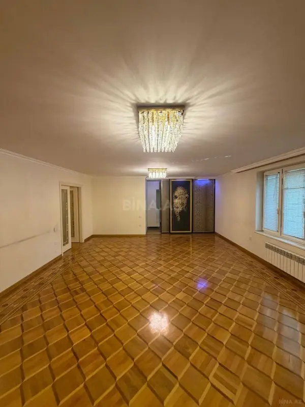 Kirayə verilir 4 otaqlı mənzil 170 m²