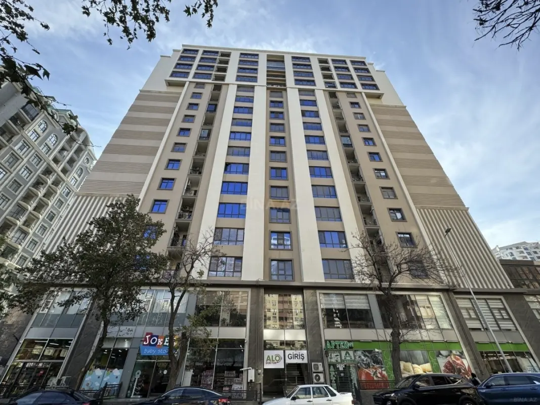 Satılır 3 otaqlı mənzil 171 m²