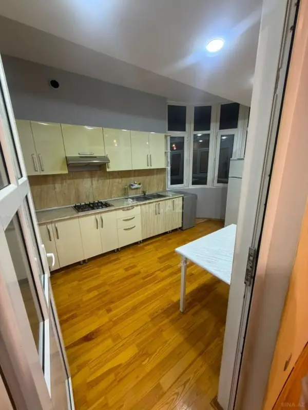 Kirayə verilir 2 otaqlı mənzil 95 m²
