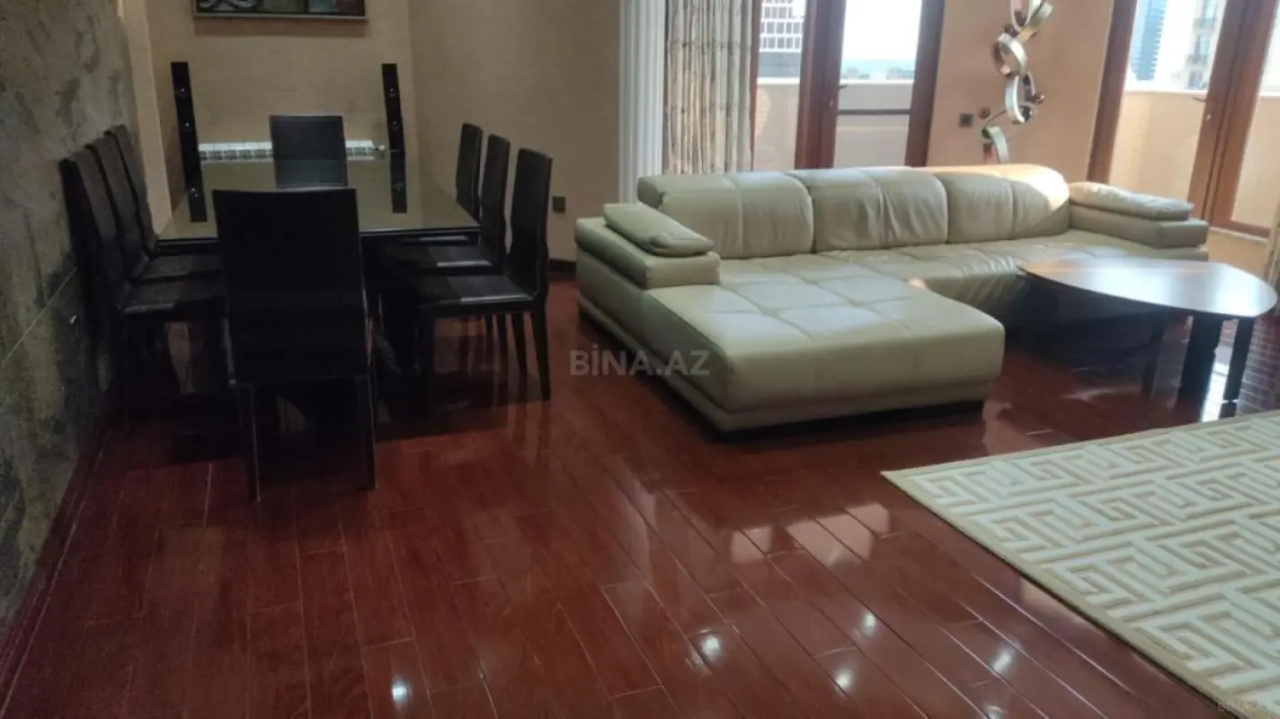 Satılır 4 otaqlı mənzil 170 m²