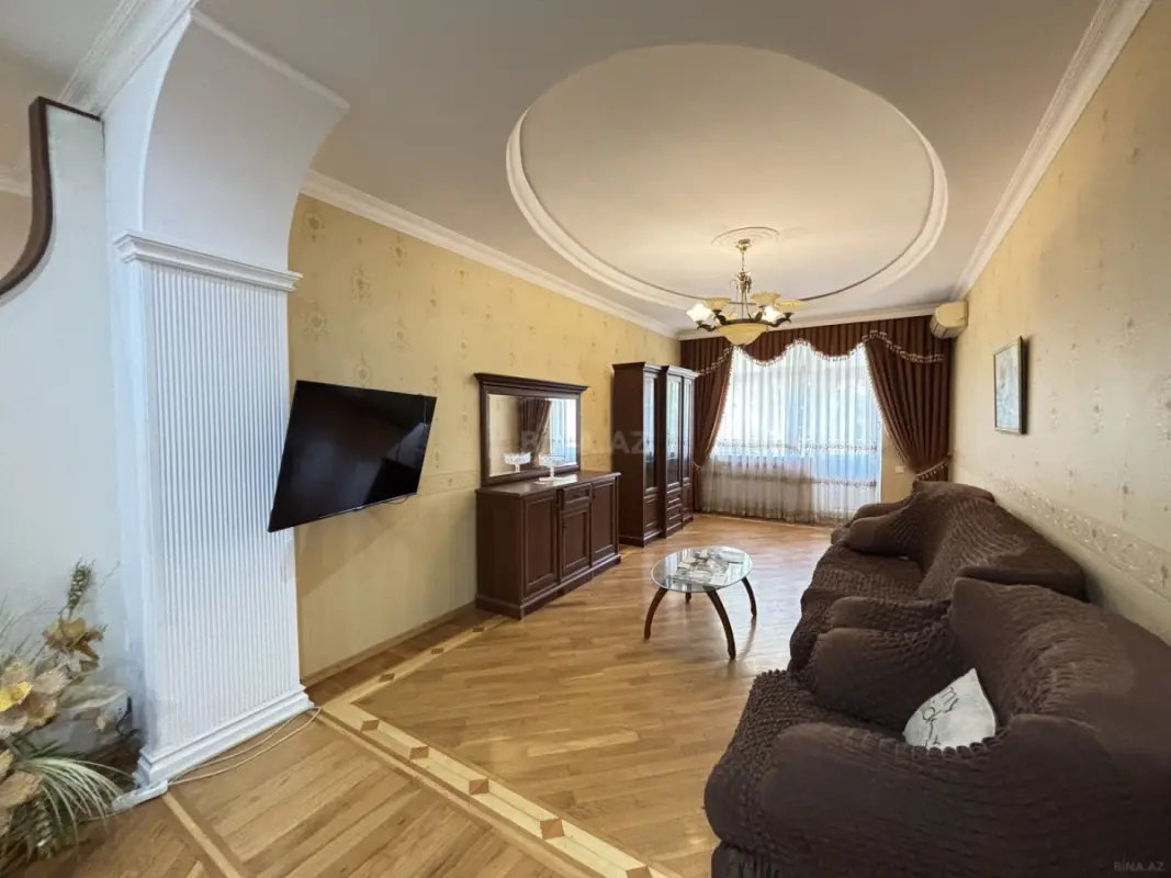 Satılır 3 otaqlı mənzil 130 m²