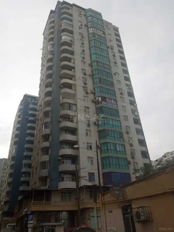 Satılır 4 otaqlı mənzil 178 m²