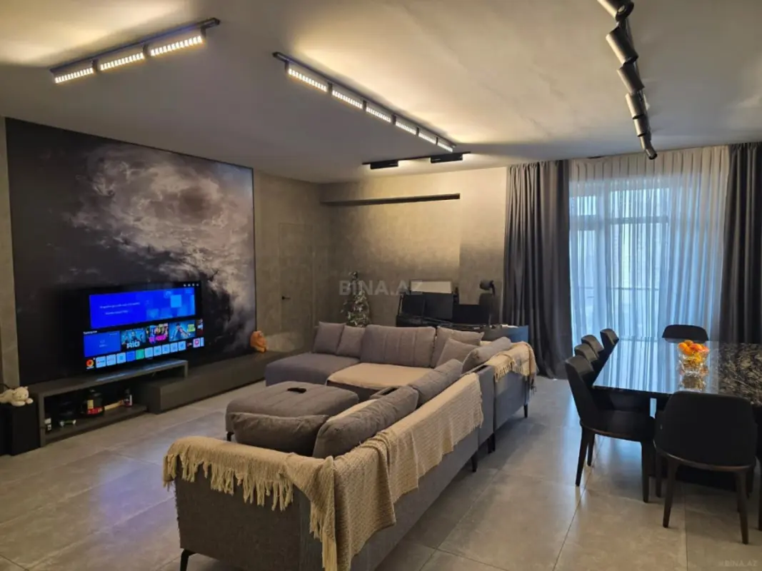 Satılır 3 otaqlı mənzil 145 m²