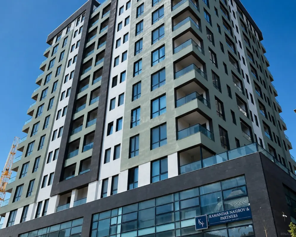 Satılır 4 otaqlı mənzil 240 m²