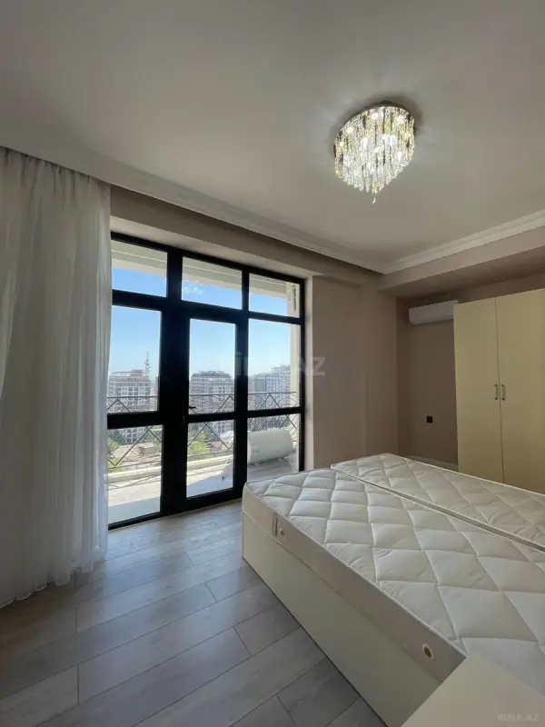 Kirayə verilir 4 otaqlı mənzil 147 m²