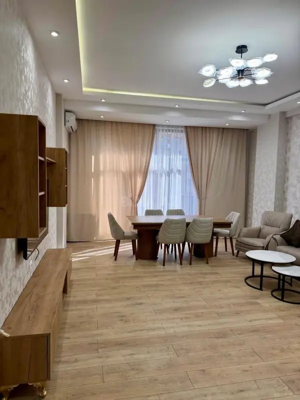 Kirayə verilir 2 otaqlı mənzil 94 m²