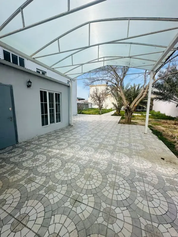 Satılır 8 otaqlı həyət evi 200 m²