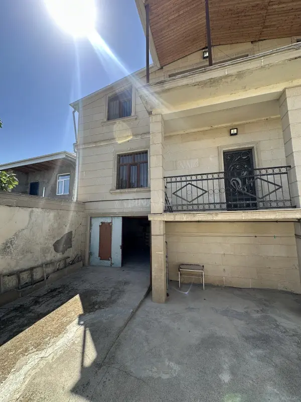 Satılır 5 otaqlı həyət evi 270 m²