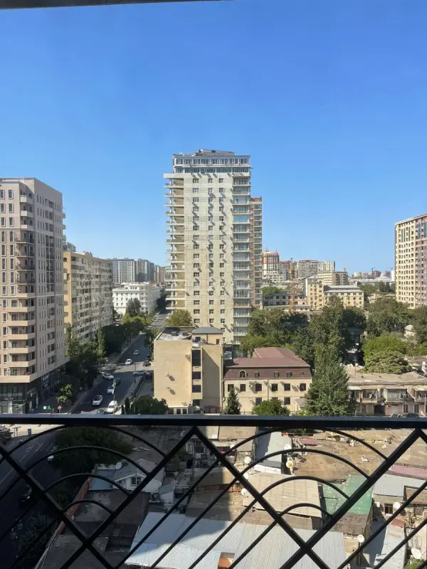 Kirayə verilir 3 otaqlı mənzil 153 m²